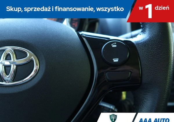 Toyota Aygo cena 33000 przebieg: 59255, rok produkcji 2015 z Miastko małe 211